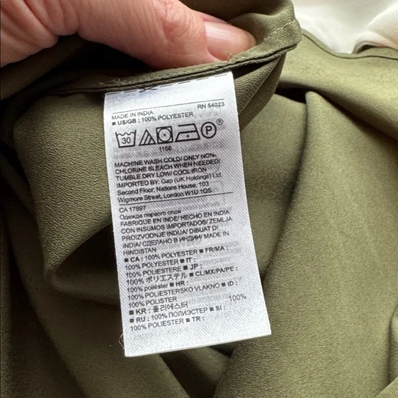 3 Blouses: Banana Republic and Loft - Picture 13 of 13